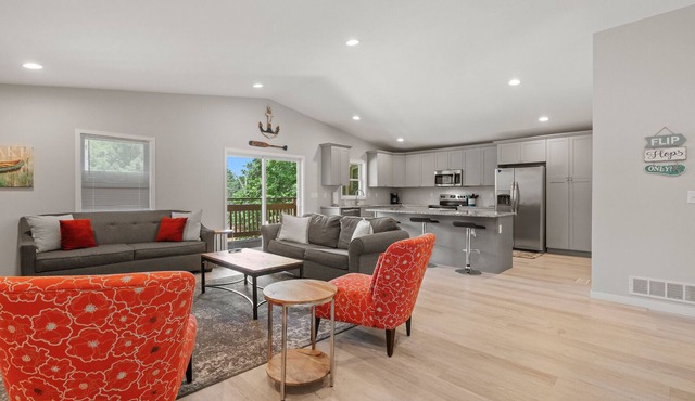 Island Park Loft- Sleeps 6 - 2 blocks from PM Park - 2 bed 2 bath.