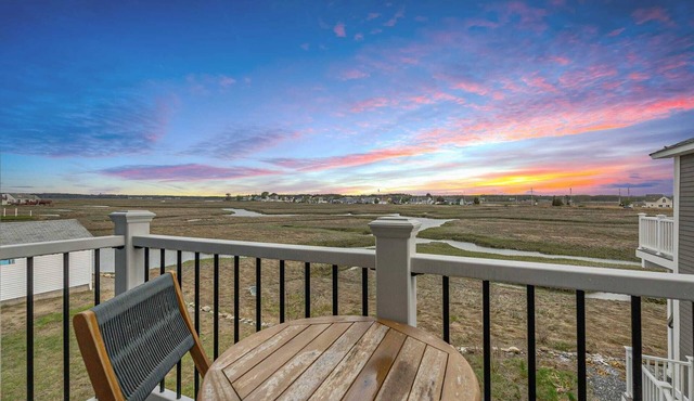 Island Path Escape | 9 Mins to Beach | Balcony