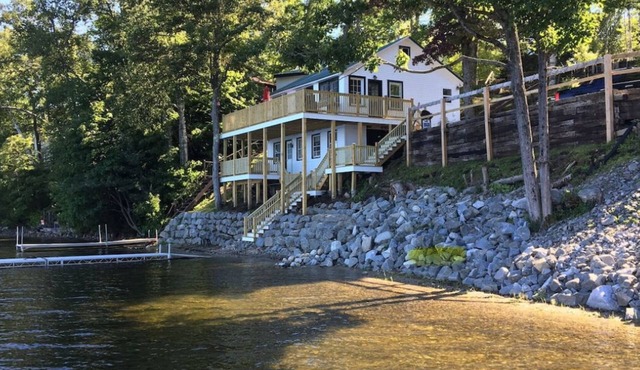 Island Pond Lakeside Cottage-Private Cove, 30' Dock, Outdoor Space, Sleeps 10+
