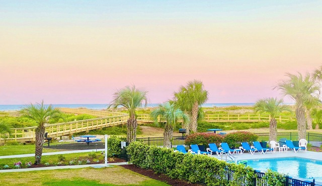 ISLAND RETREAT-GORGEOUS REMODELED CONDO ON HARBOR ISLAND WITH POOL & OCEAN VIEWS