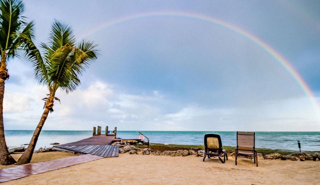 Island Retreat 3BR: Canal Views, Full Kitchen, Private Pool & Paddle Board Fun!