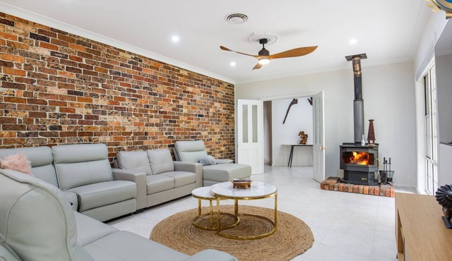 Island Retreat - Pet Friendly with Swimming Pool