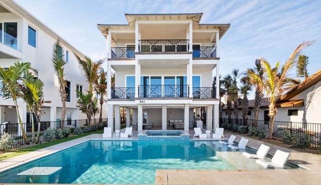 Island Retreat! Pool, Spa, Rooftop Views and Covered Outdoor Dining