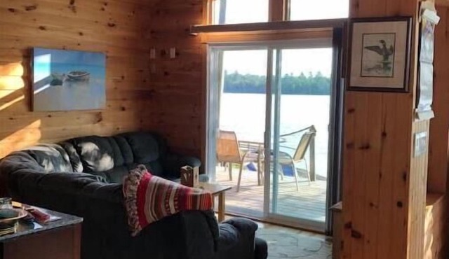 Island Retreat steps to waters edge