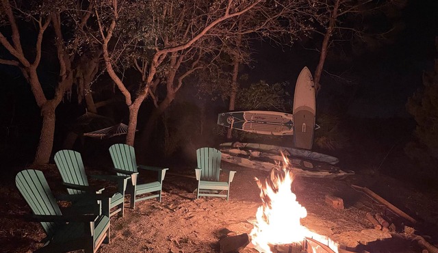 Island Sanctuary and Retreat - Secluded waterfront home on historic island