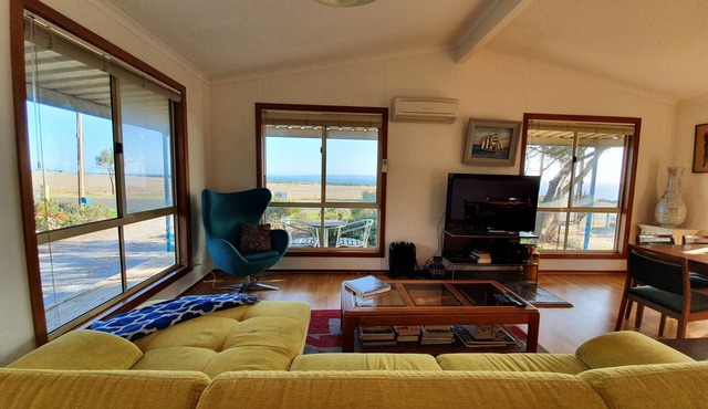 Island & Sea Views: Getaway Bungalow@ Cape Jervis
