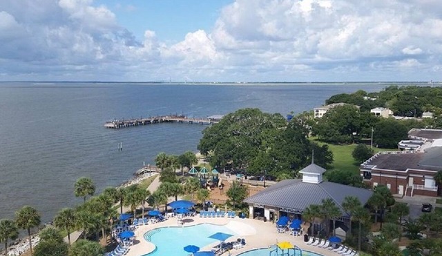 ISLAND SQUARE CONDO - CONVENIENTLY LOCATED TO SHOPPING AND DINING