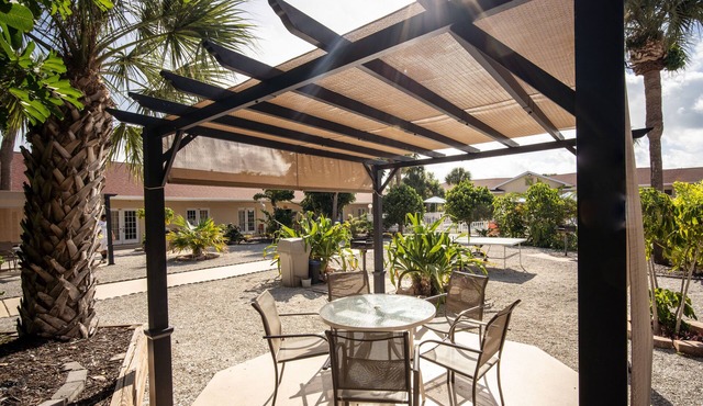 Island Sun Inn & Suites - Historic Venice & Beach Getaway