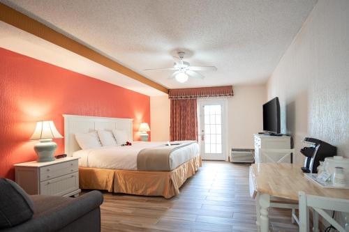 Island Sun Inn & Suites - Historic Venice & Beach Getaway