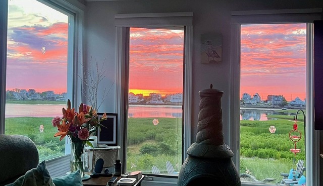 Island SunRise: Plum Island Escape – Beaches, Festivals & Downtown Fun!