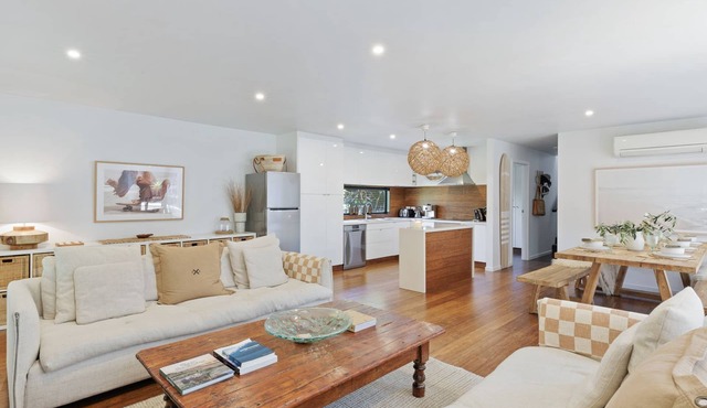 Island Surf House Beautiful spacious home next to the ocean.