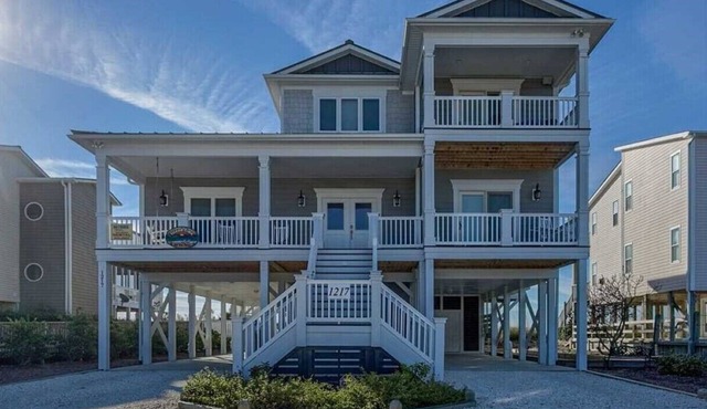 "Island Time All the Time" Here at this Beautiful Ocean Front Oasis