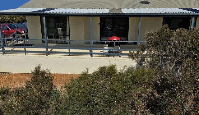 Island Time at Vivonne Bay - short walk to beach