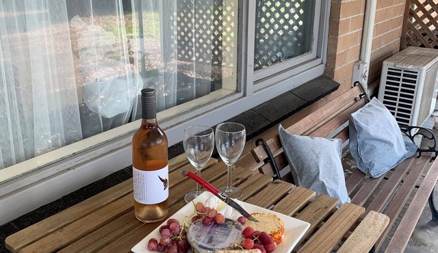 Island Time Cosy budget friendly beach retreat - 5 minute walk to the beach.