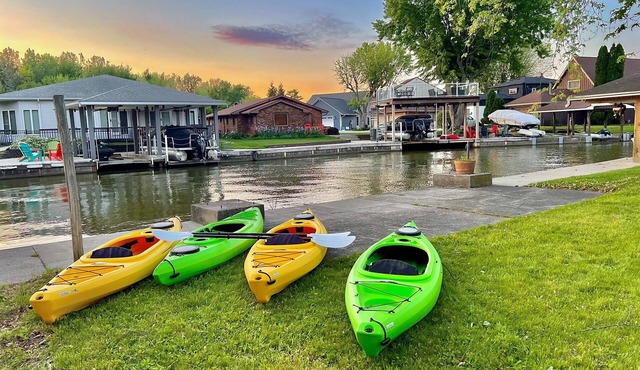 Island Time on Seminole, firepit, golf cart, Boat for rent
