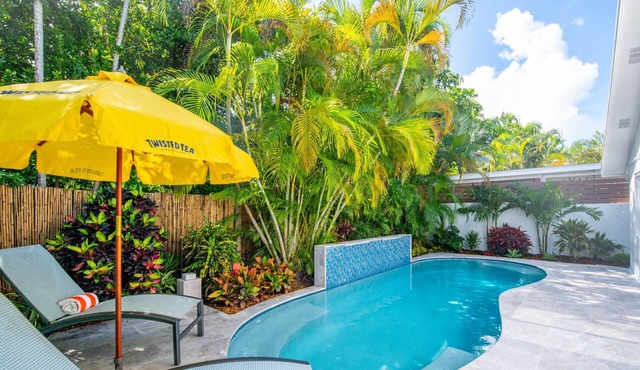 Island Time on Washington : Stylish 4BR Key West Home, Heated Pool, Dogs OK, Parking & Near Beaches