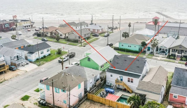 Island Time Poolside | Walk to Beach | Pier