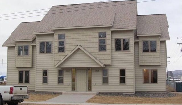 Island Twin Home- Adjacent to Marina and RV Parking