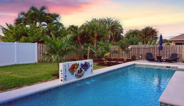 Island Vibes Beach House~ 4 min. Walk 2 Beach Heated Pool King Beds