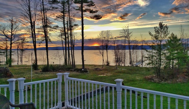 Island View: 4 Bdrm Lakeside Cabin in the foothills of the Adirondack Mountains!