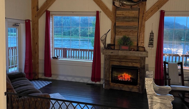 Island View Cottage: Waterfront-BBQ-Hottub-AC-Wifi, Island View Cottage