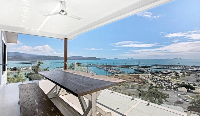 Island Views - the perfect holiday home. Centre of Airlie Beach.