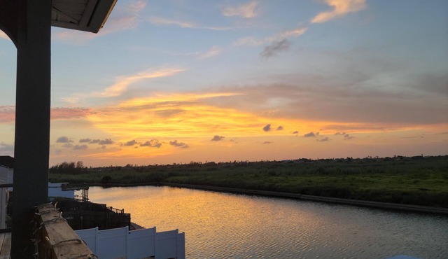 Island Waterfront 3/2 Private Pool & Hot Tub with Boat Dock