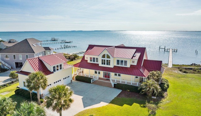 Island Waterfront Home for 10. Sound & Dock Views!