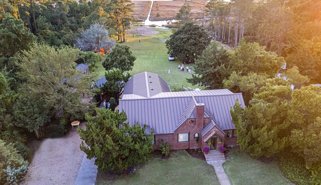 Island Waterfront Estate, Sunsets, boat basin, Close Beaches, Sleeps12, dogs OK