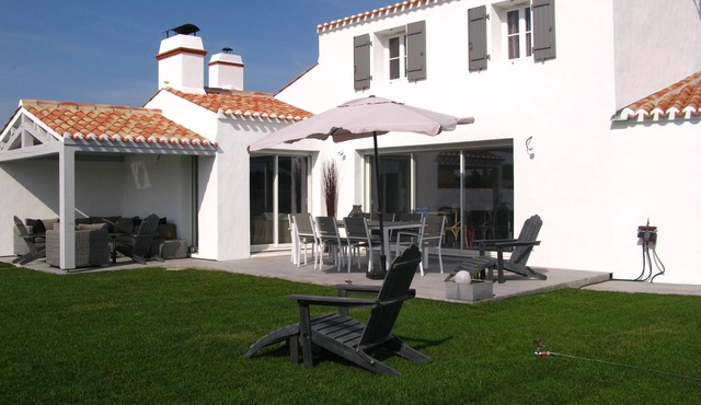 ISLE DE NOIRMOUTIER, VILLA 8 PERS, 800 METERS FROM THE BEACH AND CLOSE TO SHOPS