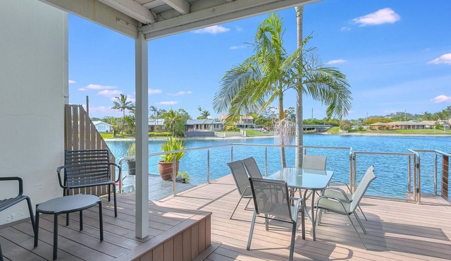 Isle Of Palms 120 - Absolute Waterfront Villa - Min. 3 Night Stays!