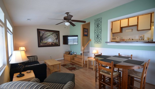 Isle of Palms One Bedroom Condo 1/2 block Front Beach fun