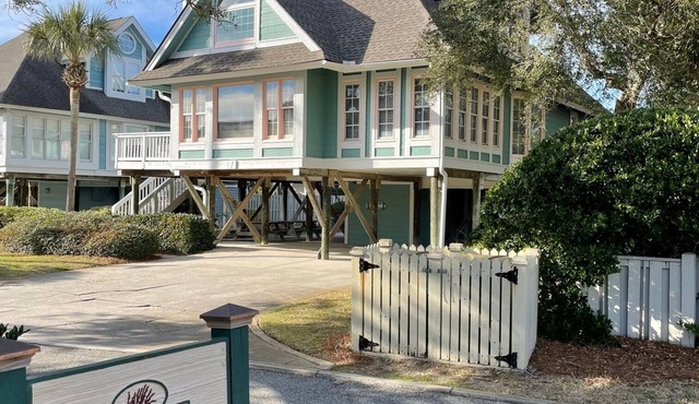 Isle of Palms Steps from the Beach, Great Family Location