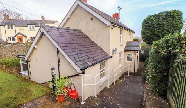 ISLWYN, family friendly, with a garden in Llandudno Junction