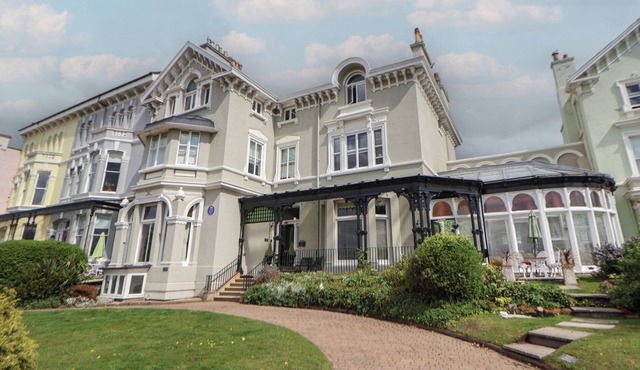 ISMAY BILLIARD ROOM APARTMENT - TITANIC INTEREST in Waterloo, Merseyside