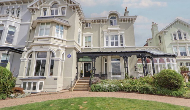 ISMAY DINING ROOM SUITE - TITANIC INTEREST in Waterloo, Merseyside