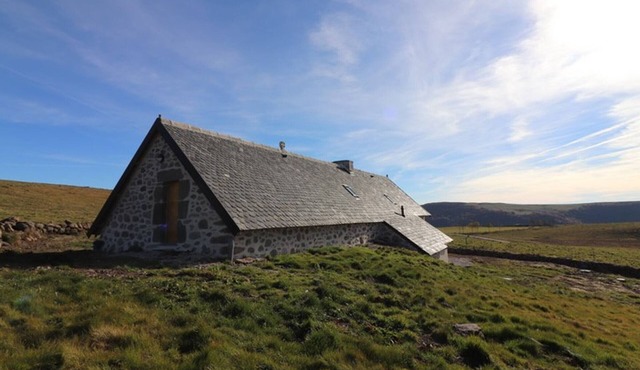 Isolated buron in the heart of Auvergne volcanoes with garden and stove