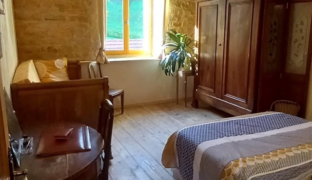 Isolated cottage in the countryside in the Jura, calm, restful.