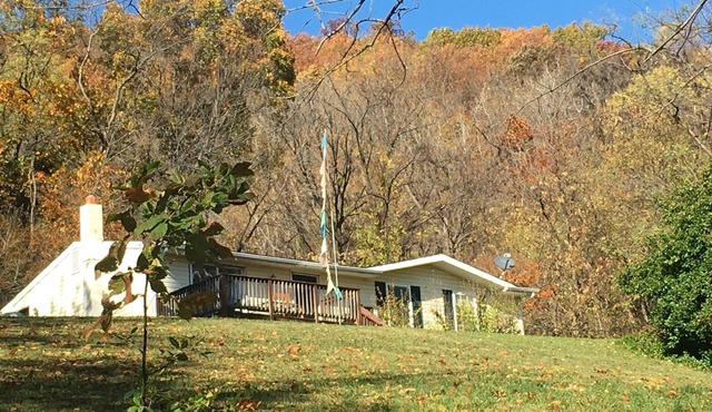 Isolated cottage with good view close to many winery and Brewers.