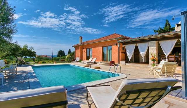 * ISOLATED HOUSE, HUGE GARDEN, FANTASTIC SEA VIEW *