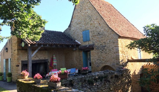 Isolated house with garden, pets allowed