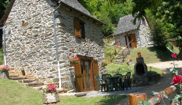 isolated house with his little Annex 3 ears