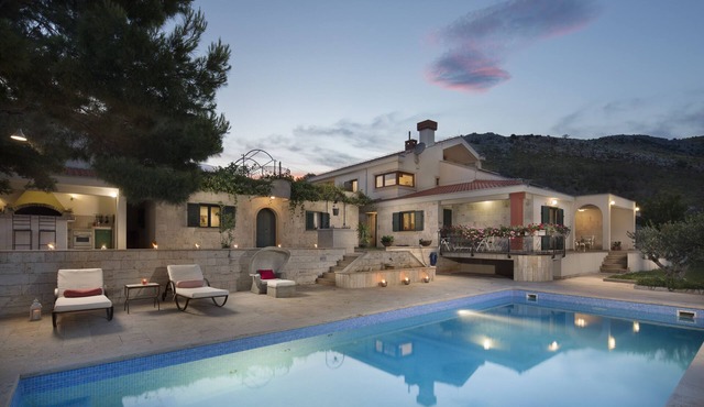 ISOLATED Luxury Villa With Private Pool and Sea View ,Perfect for Small Weddings