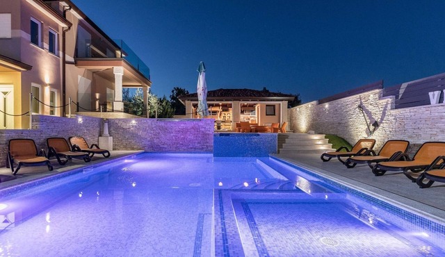 IstraKamen - Pool, Jacuzzi, Basketball & Volleyball