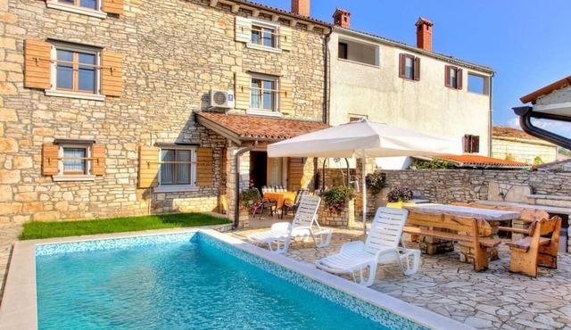 Istrian stone house with pool for 8 persons