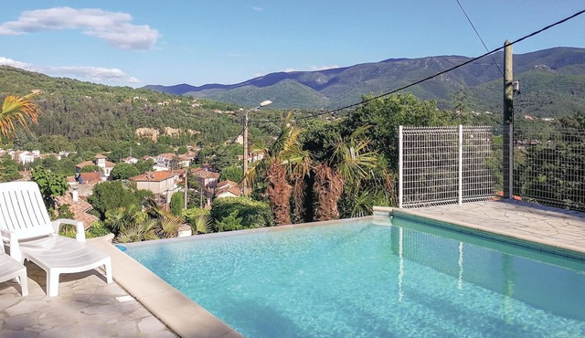 It is a privilege to present you this beautiful cottage with private pool on the heights of Lamalou-