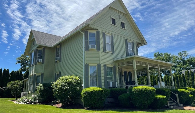 It's A Wonderful Life -Main St Penn Yan-Hot Tub-Seneca/Keuka, Restored Victorian Home-Nightlife