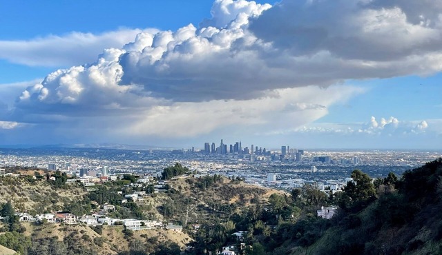 It's all about the view: STUDIO 1080 HOLLYWOOD = JETLINER VISTAS of Downtown LA!
