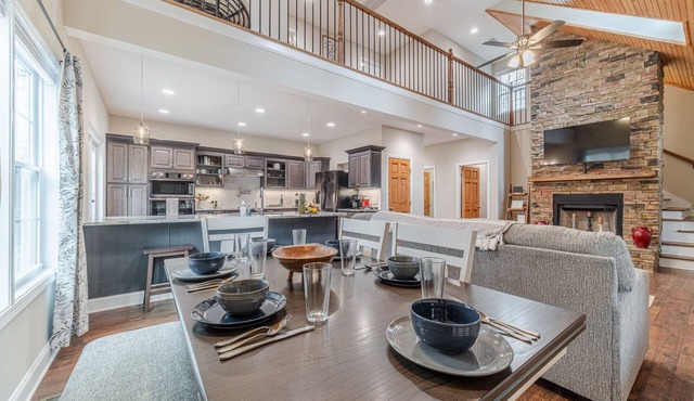 It's All Fun and Games - Modern Family Cabin Near Helen, Hot Tub, Games, Golf