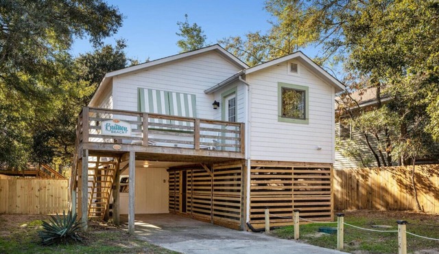 It's Britney Beach! Pet Friendly Bungalow-Hot Tub!